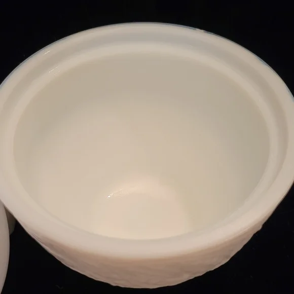 1970's Avon Milk Glass Nesting Hen. Covered Dish. Sugar Bowl - Picture 5 of 5